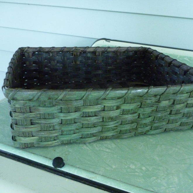 Countertop Mail Basket